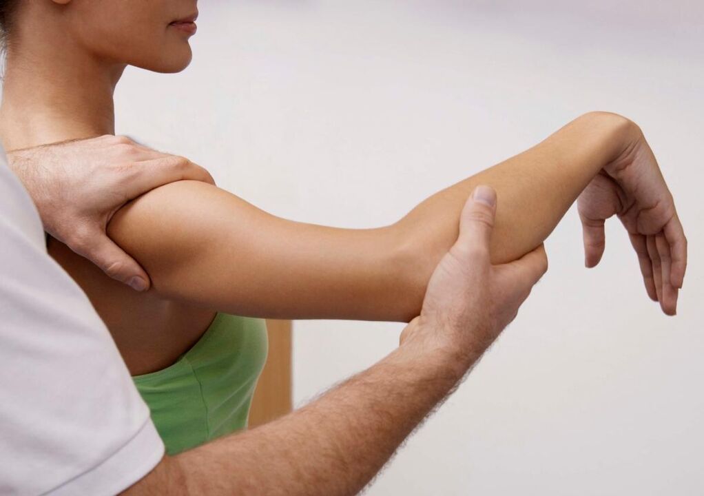 To accurately diagnose arthrosis of the shoulder joint, the doctor will perform a series of necessary tests. 