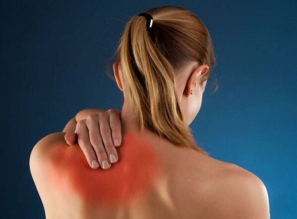 back pain in the shoulders photo 1